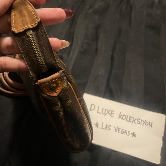 Authentic LV Eva clutch with sling - Picture 2 of 8